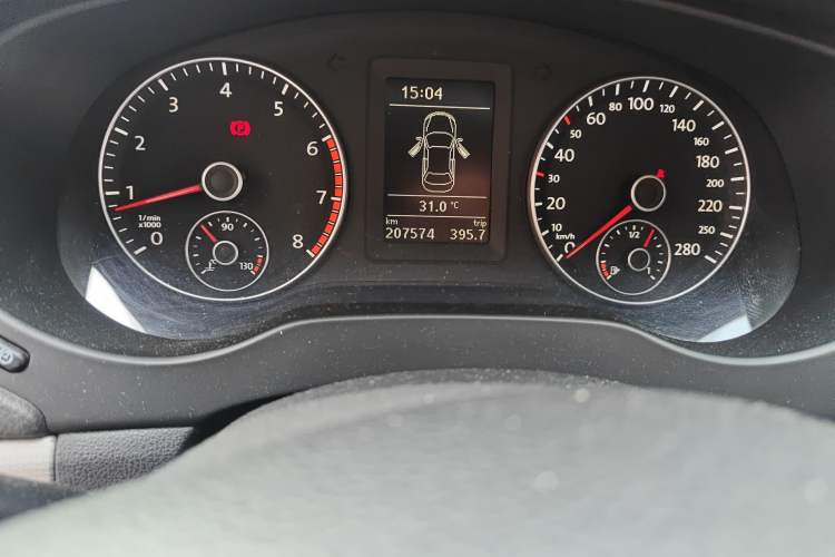 Used Volkswagen Sagitar 2014 Revised Version 1.4TSI Manual Luxury Edition Odometer Close Up