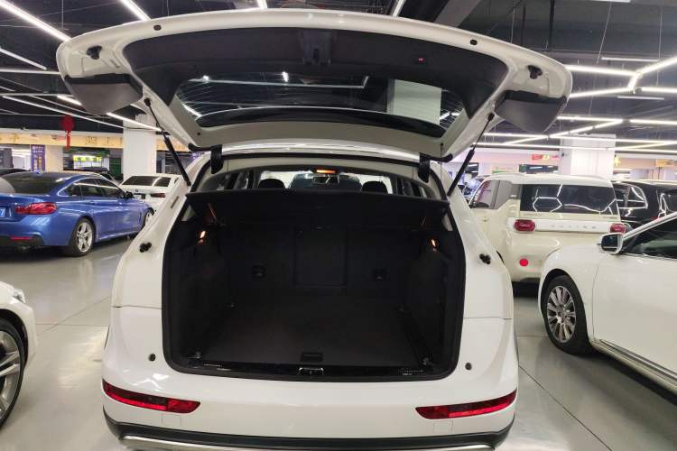 Used Audi Q5 2017 Plus 40 TFSI Technology Model