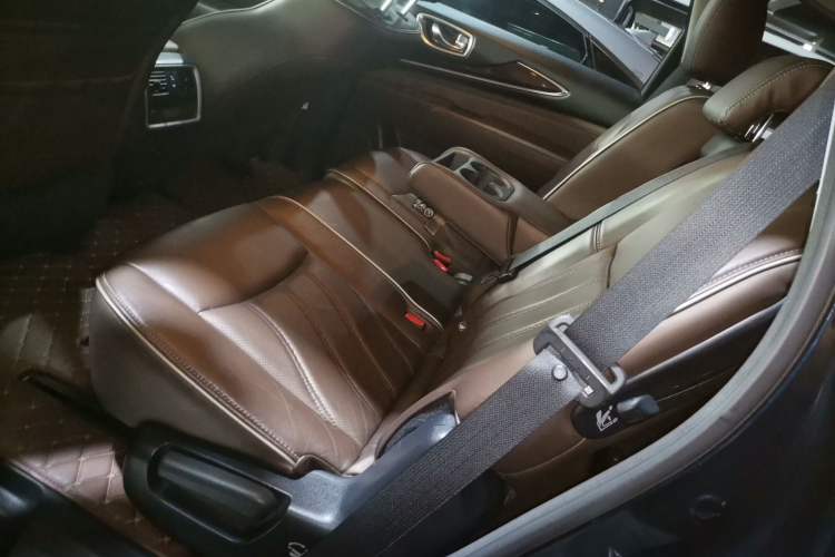 Used Infiniti QX60 2016 2.5 S/C Hybrid Two-Wheel-Drive Excellence Edition China V Standard Left Rear Seat