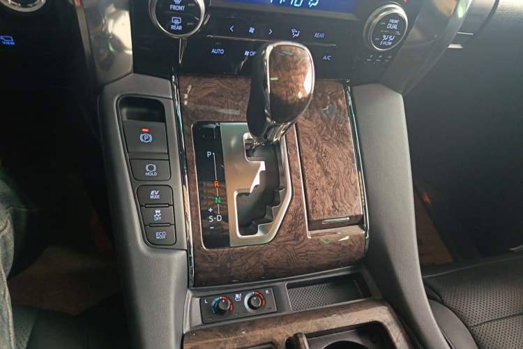 Used Toyota Alphard 2021 Dual-Motor 2.5L Premium Edition
