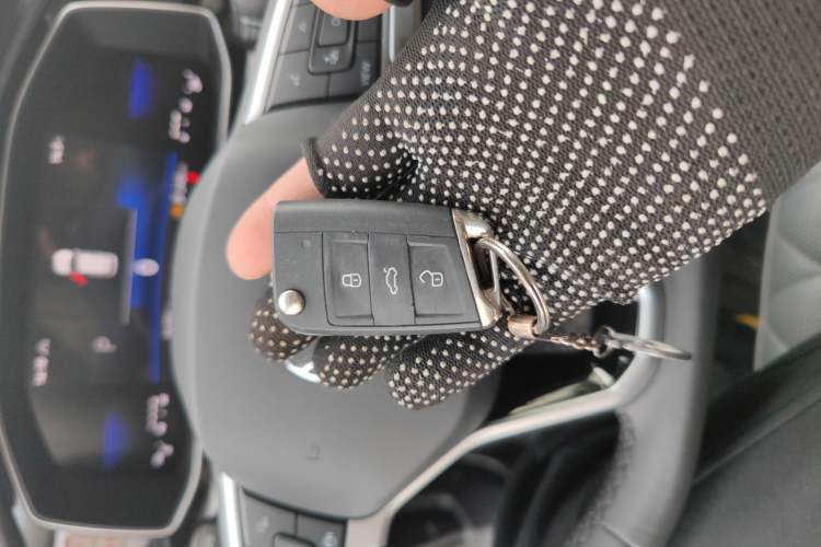 Used Volkswagen Sagitar 2023 300TSI DSG Excellence Edition Vehicle Key