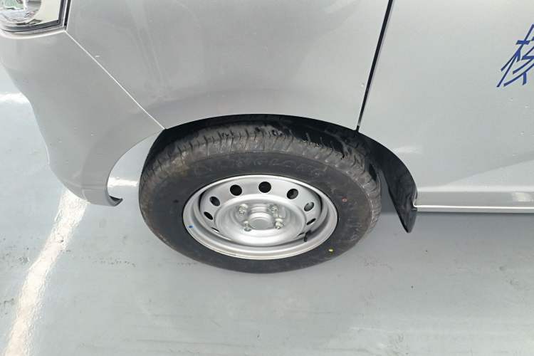 Used Wuling Rongguang S 2023 1.5L Base Version 5/7 Seats Left Front Wheel Hub