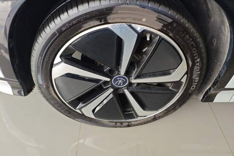 Used BYD Song L EV 2025 Intelligent Driving Version 662 km LiDAR Excellence Edition Left Front Wheel Hub