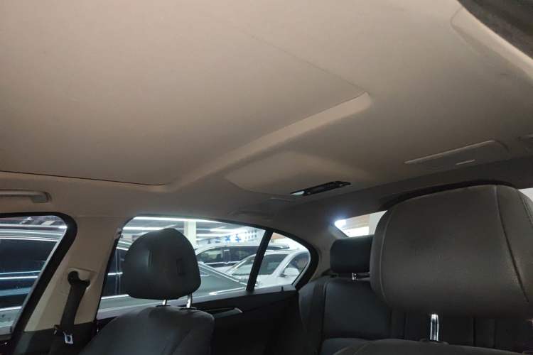 Used BMW 5 Series 2013 530Li Leading Model
