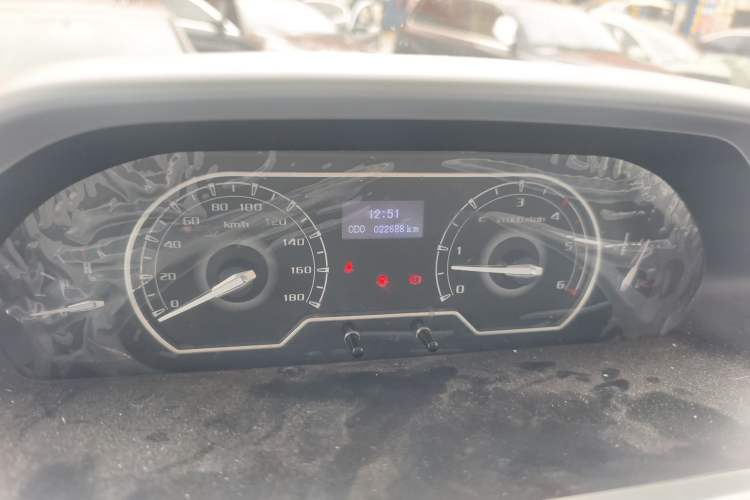 Used SAIC MAXUS Xintu V80 2023 2.0T Manual Classic City Delivery King Long Wheelbase Mid-Roof 3-Seater
