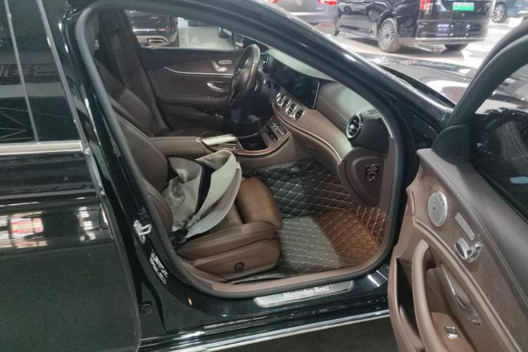 Used Mercedes-Benz E-Class 2022 Second Facelift E 300 L Fashion Edition Right Front Seat