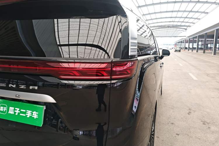 Used Denza D9 2025 DM-i Smart Drive 1020 Four-Wheel Drive Premium Model