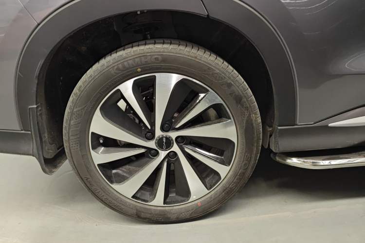 Used BYD Song PLUS New Energy 2024 HONOR Edition DM-i 110km Flagship PLUS Right Rear Wheel Hub