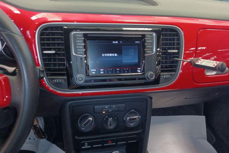 Used Volkswagen Beetle 2015 180TSI model
