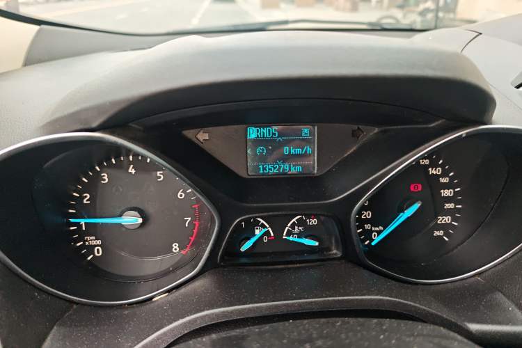 Used Ford Kuga 2017 EcoBoost 180 Two-Wheel-Drive Platinum Edition Odometer Close Up