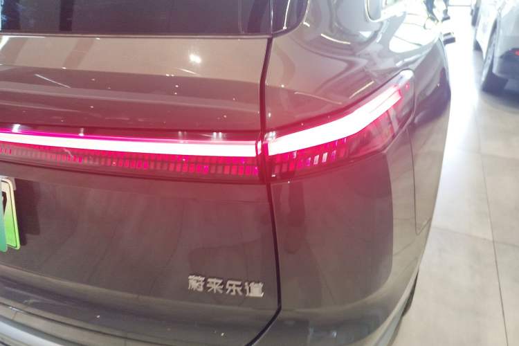 Used ONVO Luxeed L90 2025 Model—Max Six-Seater Version Right Rear Taillight
