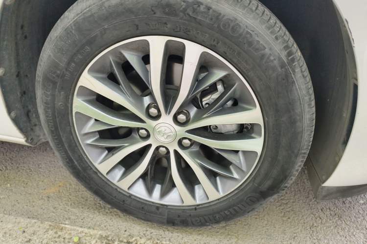 Used Buick GL8 2021 ES Landtrek 653T Comfort Edition Right Front Wheel Hub