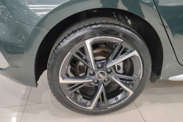 Used Audi A3 2022 Sportback 35 TFSI Fashionable Sports Model Right Rear Wheel Hub