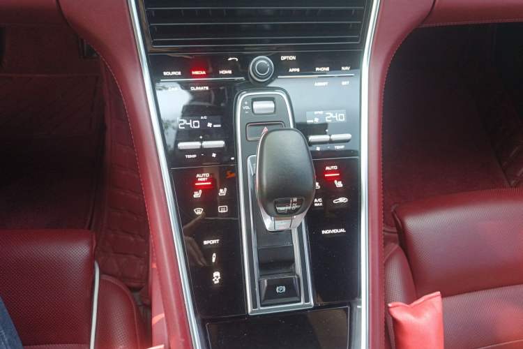 Used Porsche Panamera 