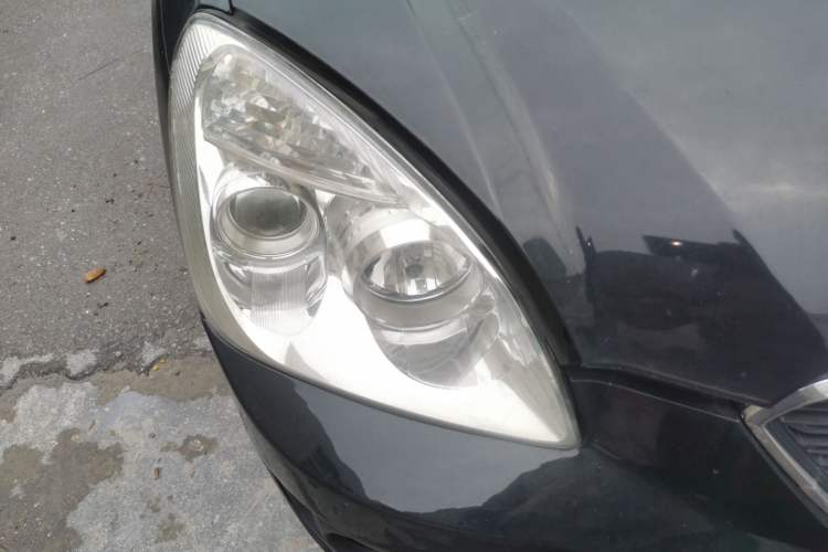 Used Kia Carens 2011 2.0L 7-Seater Automatic Comfort Edition Right Front Headlight