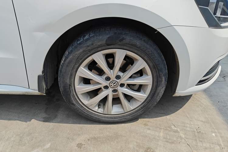Used Volkswagen Lavida 2015 1.6L Manual Comfort Edition Right Front Wheel Hub