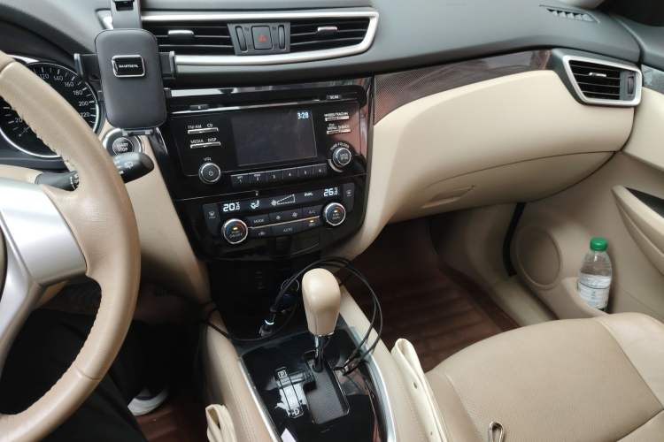 Used Nissan X-Trail 2016 2.5L CVT Sport Edition 4WD Audio And AC Panel