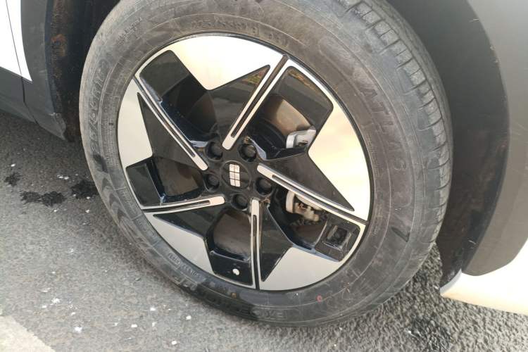 Used Geely Galaxy E5 2024 Model 530km Business Edition Right Front Wheel Hub