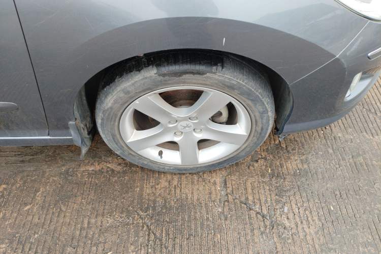 Used Peugeot 408 2013 2.0L Automatic Comfort Edition Right Front Wheel Hub