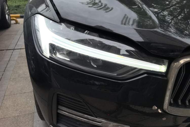 Used Volvo XC60 2024 B5 4x4 Smart Luxury Edition Right Front Headlight