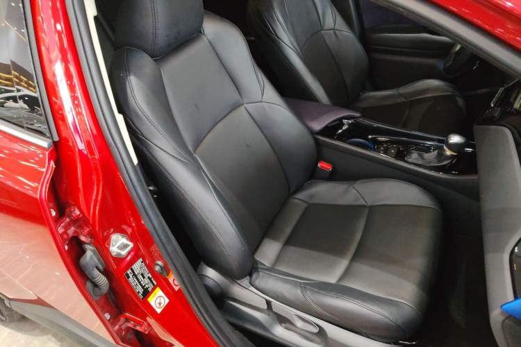 Used Toyota C-HR 2018 2.0L Leading Edition China VI Right Front Seat