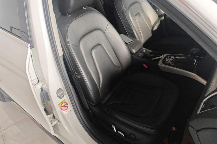 Used Audi A4 2014 40 TFSI allroad quattro plus version Right Front Seat