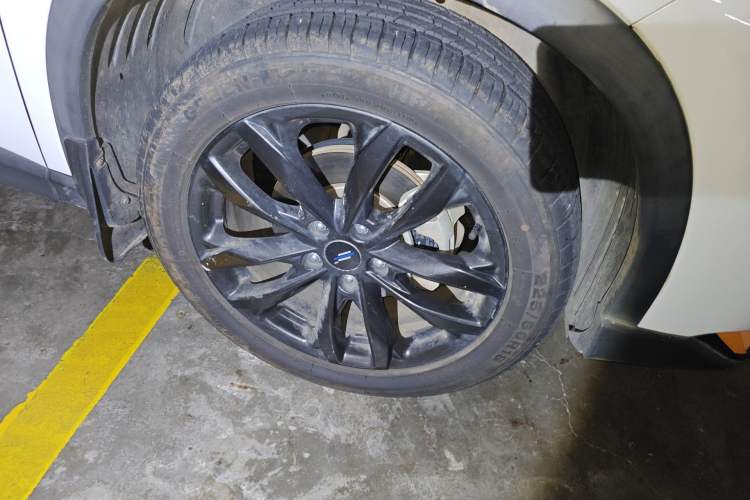 Used CHANGAN OSHAN X5 2022 Sport Edition 1.5T DCT Cyclone Assault Right Front Wheel Hub