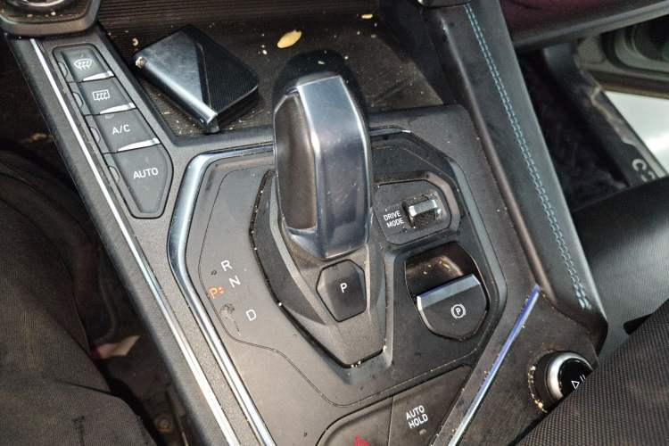 Used Lynk & Co 05 2020 2.0TD Two-Wheel Drive Shine Halo Gear Lever