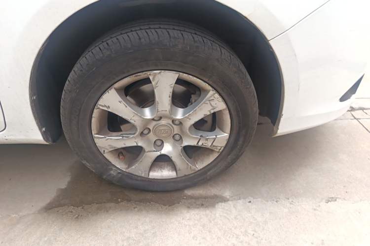 Used BYD e5 2016 300 Luxury Edition Right Front Wheel Hub
