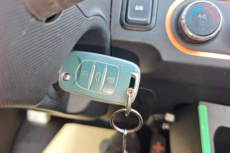 Used Wuling Hongguang MINIEV 2020 Enjoyment Model Lithium Iron Phosphate Vehicle Key