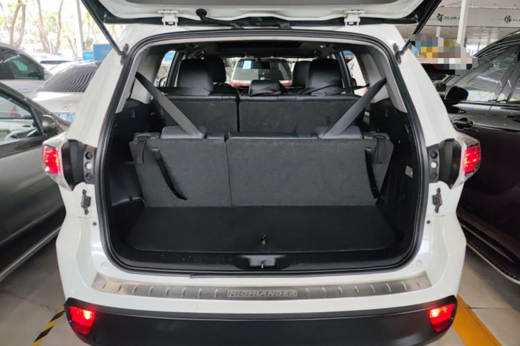 Used Toyota Highlander 2015 2.0T Four-Wheel Drive Luxury Edition 7-Seater Trunk