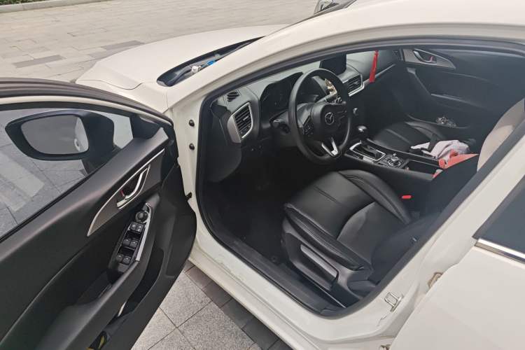 Used Mazda 3 Axela 2017 Sedan 1.5L Automatic Luxury Model Emission Standard China V Driver Seat