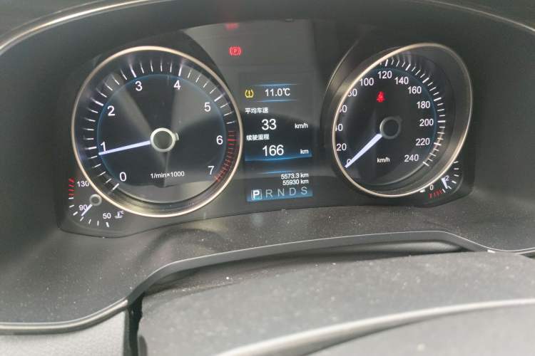 Used Hongqi H7 2019 2.0T Elite Edition Odometer Close Up