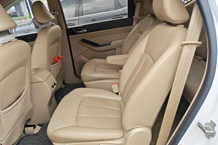 Used Baojun 730 2014 1.5L manual Comfort version 7 seats
