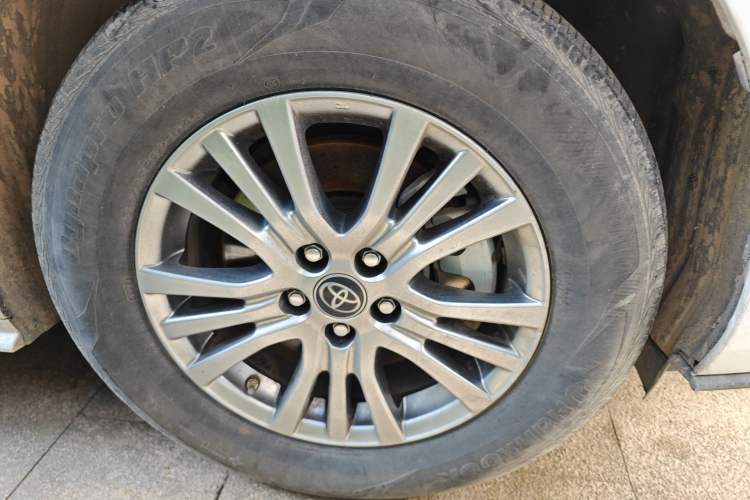 Used Toyota SIENNA 2021 2.5L Hybrid Comfort Edition Right Front Wheel Hub