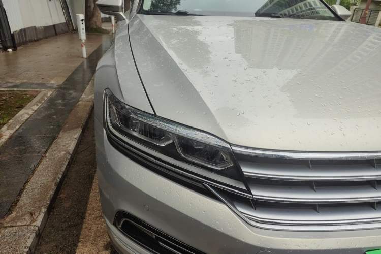 Used Volkswagen Phideon 2018 Revised Version 380TSI Two-Wheel Drive Business Edition Right Front Headlight