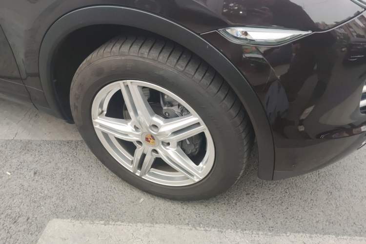 Used Porsche Cayenne 2014 Cayenne Platinum Edition 3.0T Right Front Wheel Hub