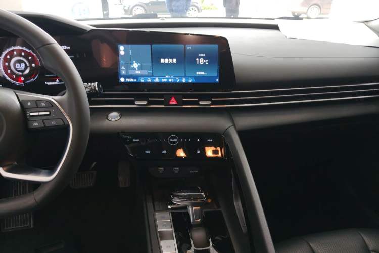 Used Hyundai Elantra 2021 1.5L CVT LUX Prestige Edition
