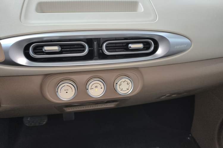 Used Wuling Hongguang MINIEV 2025 Four-Door Version Advanced Edition
