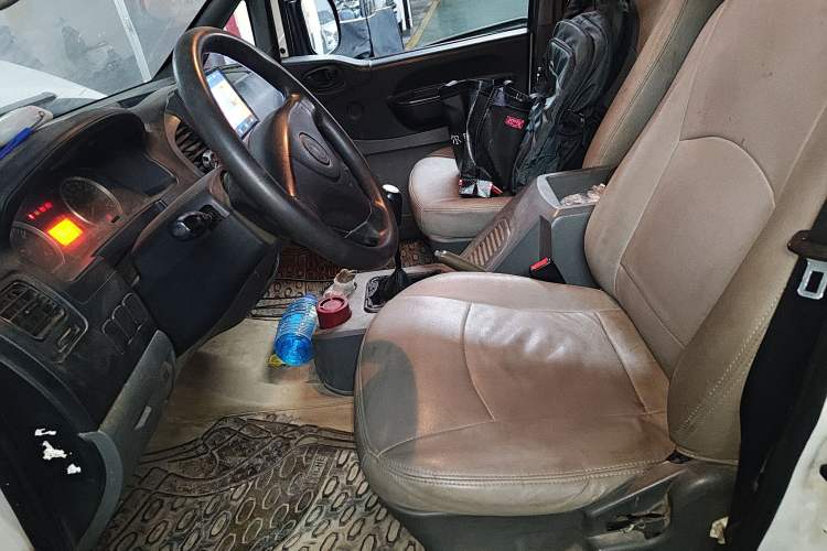 Used FORTHING Lingzhi 2013 M3 1.6L 7-Seater Comfort Model