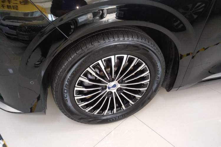 Used Denza D9 2025 DM-i Intelligent Drive 1020 Four-Wheel Drive Flagship Model
