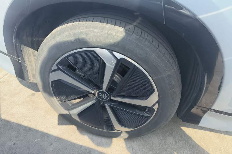 Used BYD Song L EV 2025 Intelligent Driving Version 662 km LiDAR Excellence Edition
