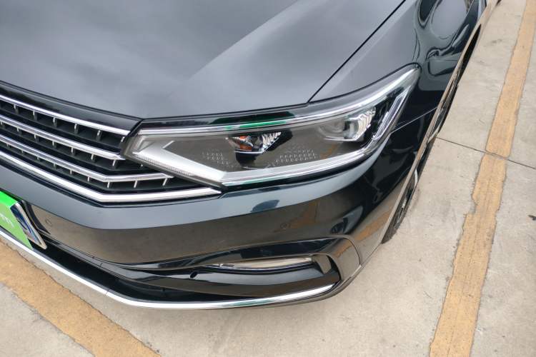 Used Volkswagen Magotan 2023 2 Million Units Limited Edition 330TSI DSG Leading Version