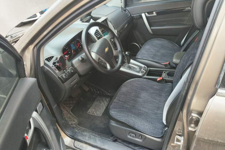 Used Chevrolet Captiva 2015 2.4L 4x4 Flagship Edition 7-Seater