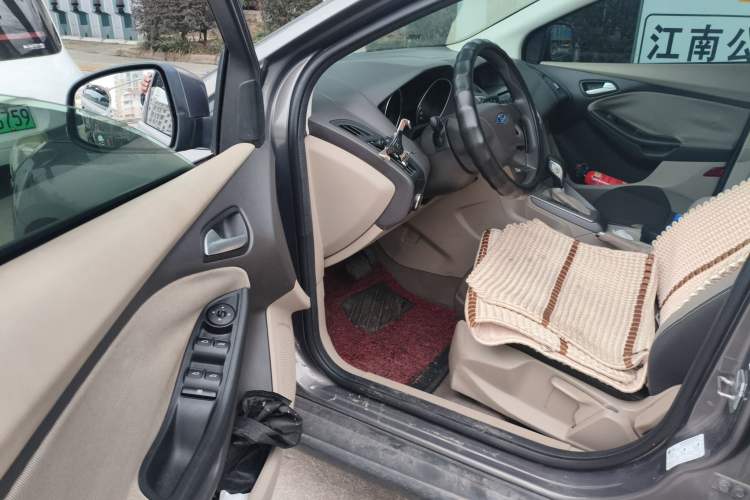 Used Ford Focus 2012 Sedan 1.6L Automatic Comfort Model
