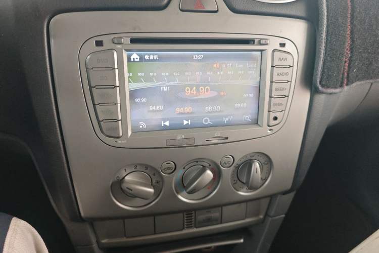 Used Ford Focus 2013 Hatchback Classic 1.8L Manual Base Model Audio And AC Panel