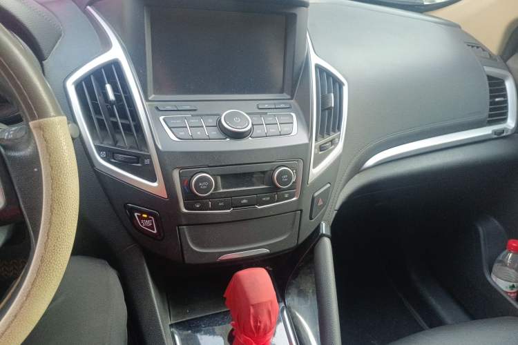 Used Dongfeng Aeolus AX7 2015 2.0L Automatic Zhiyi Trim
