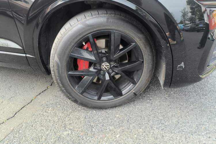 Used Volkswagen Touareg 2021 3.0 TSI Prestige Edition Classic Sport Package Right Front Wheel Hub