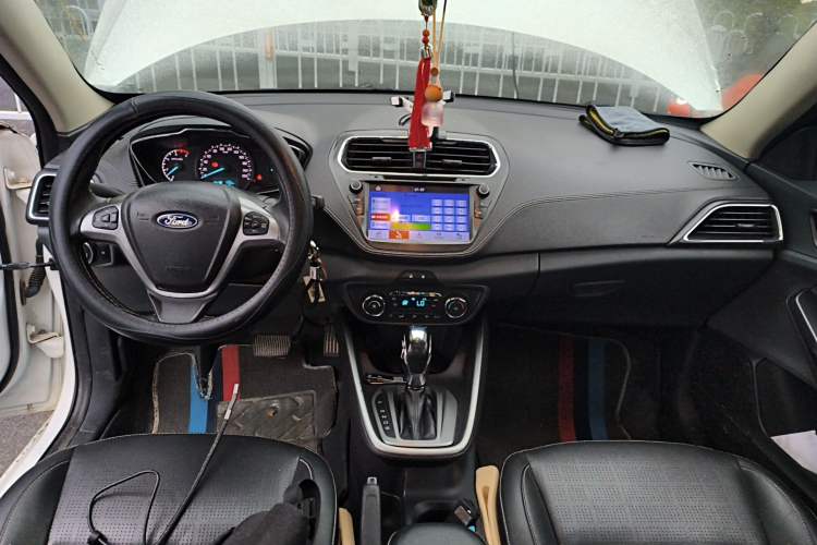 Used Ford Escort 2017 Happiness Edition 1.5L Automatic Fashion Version Center Console