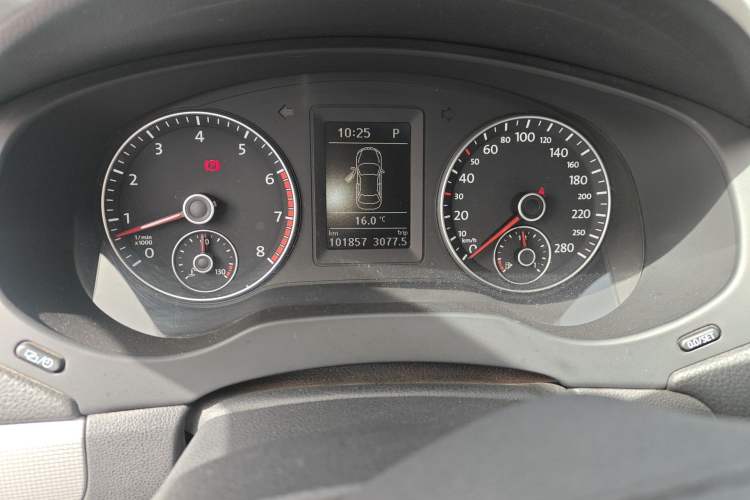 Used Volkswagen Sagitar 2014 1.4TSI Automatic Luxury Model Instrument Cluster